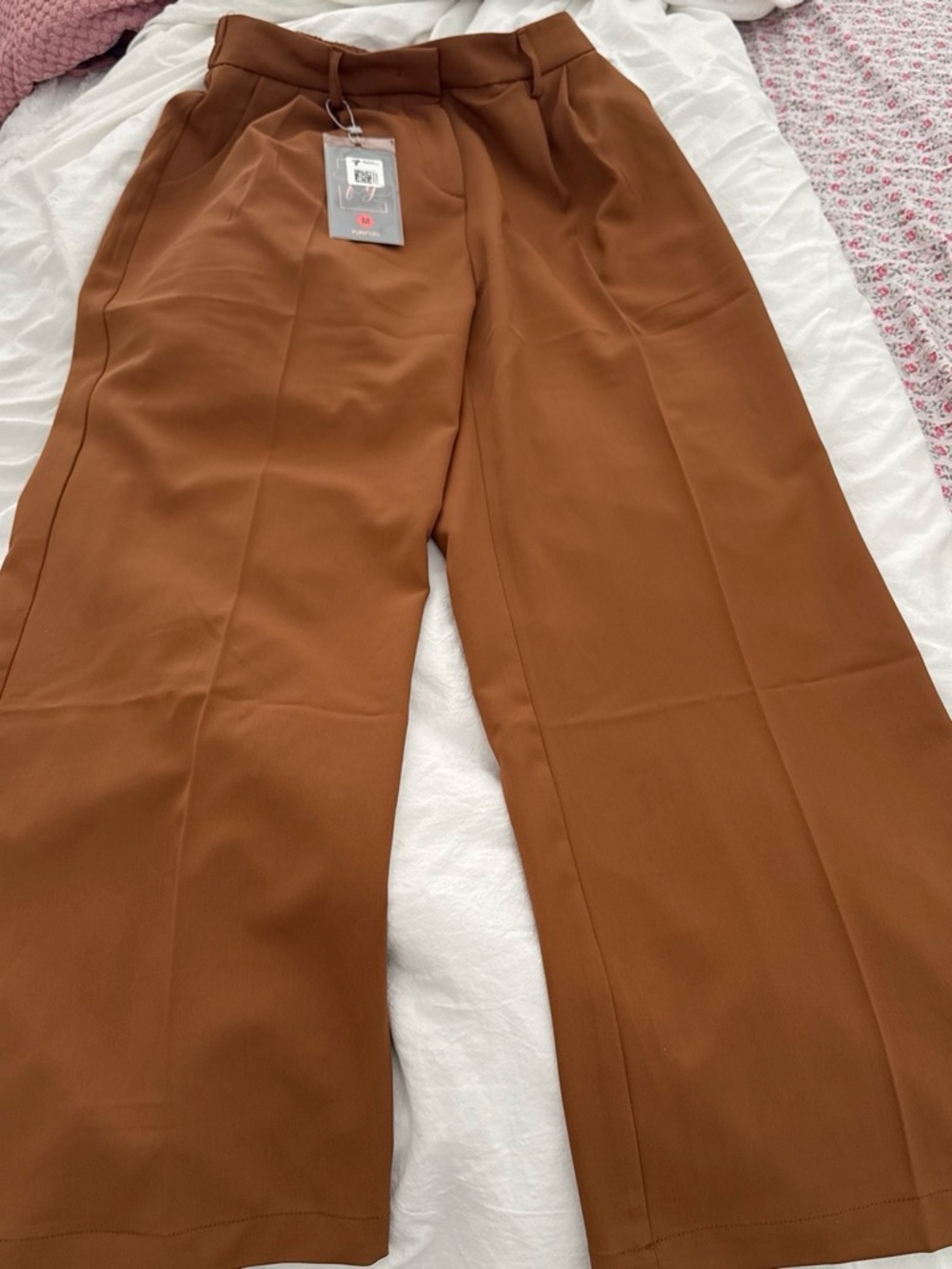 Woman’s Tailored Wide-Leg Pants in Brown